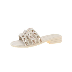 
2026 new summer style small fragrant pearl slippers for women, flat-soled flip-flops, versatile beach sandals with skirts