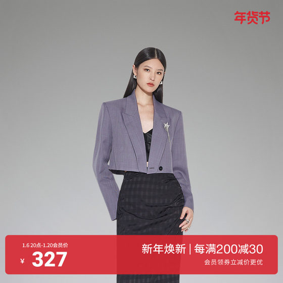 ochirly欧时力 短款西装外套女2023新款秋装配胸针千金风小个子