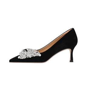 
Uncle Wu's pointed-toe stiletto high heels with rhinestone bows are beautiful and elegant, high-end and non-tiring women's shoes with skirts.