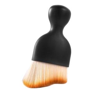 Car interior with dust, soft brush, air -conditioned air -conditioning air outlet gap to clean the small brush cleaning artifact in the dust brush car
