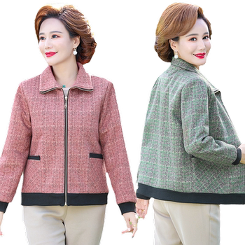 Middle -aged mother pretending to be a foreign -age age -reducing jacket
