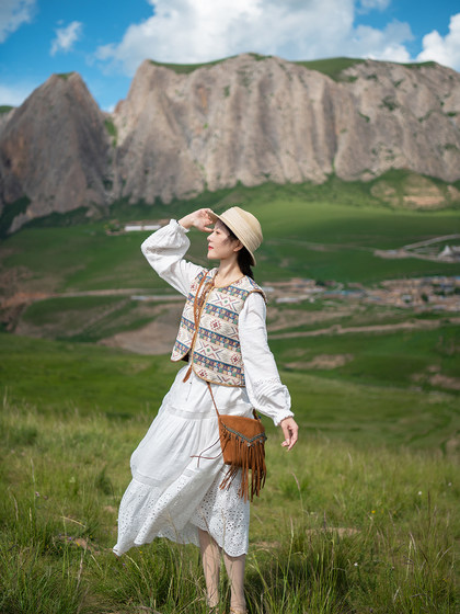 理想三旬女装2023秋装旅拍复古民族风小众提花马甲开衫短外套