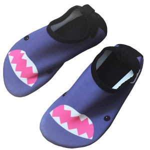 Korean version of children's diving shoes Parent -child shark swimming boys, girls, beach shoes fast dry adult beach socks snorkeling shoes