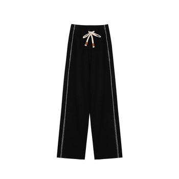 Double-line pants look slimming and versatile