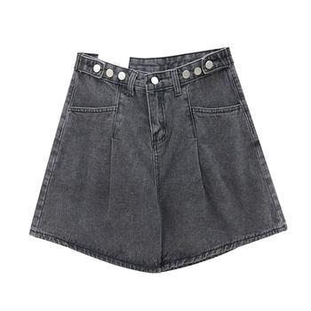 Suitable for women with thick hips and thighs, denim shorts