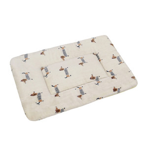 
Cat and dog sleeping mat thickened coral velvet mat double-sided velvet dog blanket plus cotton mat warm pet nest mat