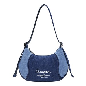 
Champion Champion 25 new shoulder bag underarm shoulder bag puff bag men and women couple mobile phone bag commuting fashion