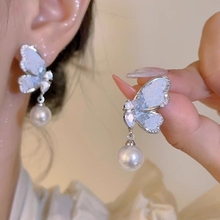 Crystal blue butterfly pearl earrings for female niche design with unique earrings. New popular 2023 model without ear holes