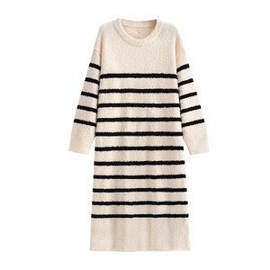 
Yuenei Half Velvet Nightgown Women's Pajamas Autumn and Winter Coral Velvet Warm Extra Long Plus Velvet Thickened Home Clothes