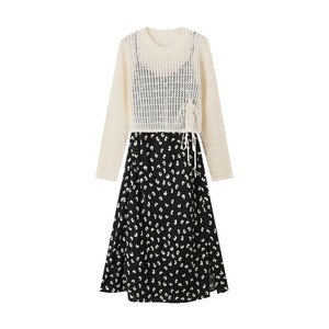 
Basic House/Baijiahao long-sleeved hollow sweater floral suspender long skirt two-piece suit 2025 autumn and winter