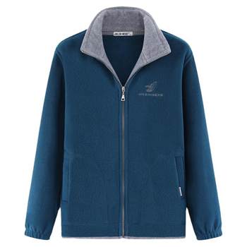 Middle -aged and elderly mothers pretend to catch fleece outdoor sports jacket
