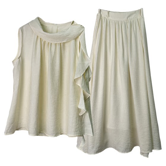 
A complete set of fashionable outfits for those who are slightly fat and age-reducing. Fashionable and age-reducing outfits. A blouse and a skirt. A two-piece set.