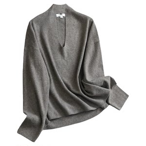 
Solid color intellectual commuting loose slim V-neck pullover sweater 2025 winter new long-sleeved women's sweater Q413