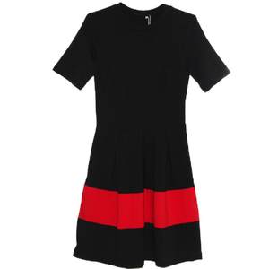 
High-end professional black puff waist dress with a letter large size women's clothing 2025 new spring, autumn and winter temperament