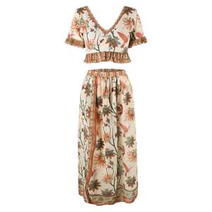 The new split Bikini three -piece swimsuit female color skirt -style small breasts are thin and sexy seaside vacation