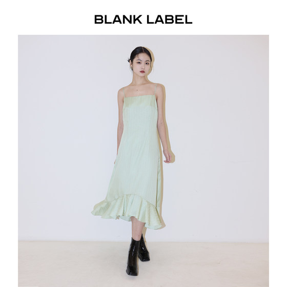 BLANK LABEL 极简高级光泽感缎面气质绿色收腰吊带连衣裙女夏季