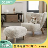 Простая и современная северная взрослая личность дизайнера личности скандинавской квартиры.