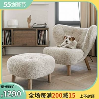 Простая и современная северная взрослая личность дизайнера личности скандинавской квартиры.