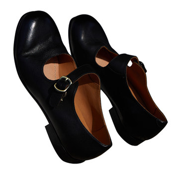 Le'Murmure handmade Mary Jane shoes for women