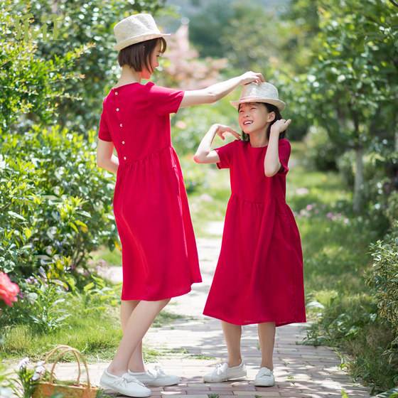 小乐往亲子装第6课 夏海边度假拍照红色女童写真棉麻母女装连衣裙