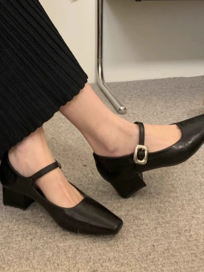 NUOQILIN 가벼운 성숙한 스타일 두꺼운 뒤꿈치 한 단어 버클 메리 제인 여성 신발 프랑스 복고풍 작은 사각형 발가락 펌프스