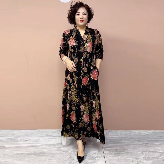 Autumn and winter fashion foreign velvet dress in the middle of the elderly mother peony flower V -neck plus fertilizer and increase long skirt skirt
