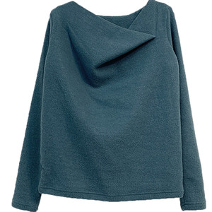 South Korea Chic autumn and winter elegant haze, blue show white design, oblique collar irregular long -sleeved sweater sweater female
