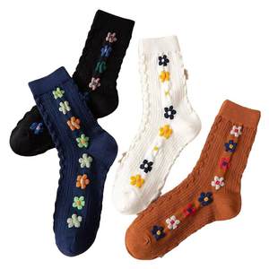 
3 pairs of retro small flower socks for women's mid-tube socks ins trendy spring and autumn Japanese cute stockings piled up socks Korean version
