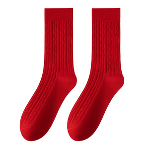 
Picking up socks to remember the year of the animal, red socks for men and women, autumn and winter mid-calf socks, 2026 Year of the Horse wedding couple gift box stockings