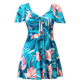 Middle -aged and elderly ladies are thin and covered with belly conservative swimsuit
