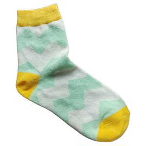 
Four-season mid-tube women's socks geometric pattern pure cotton socks sweat-absorbent and breathable girls' short socks look very good on their feet