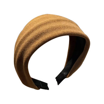 
High-ceiling coffee-colored hairband with wide edges for daily wear