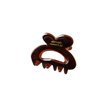 Small clips on the side of the bangs, giving a beautiful and high-end look!