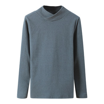 
Half turtleneck T-shirt worn with middle-aged style velvet autumn coat