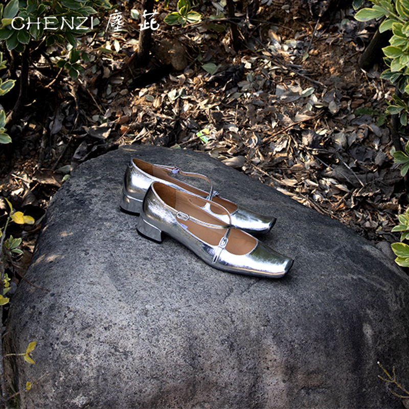 CHENZI塵茈 巴西产银漆小牛皮孚日鎏银色玛丽珍鞋中跟真皮底单鞋