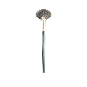 
Fine peak wool fan-shaped highlight brush, an animal hair long powder brush, a multi-functional facial powder makeup brush