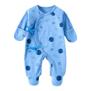
0-6 months baby clothes with feet, pure cotton type A baby one-piece pajamas with socks, newborn anti-scratch clothes and handbags
