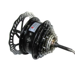 Mountain bike rear-drive motor helps electric bike spin