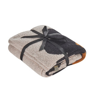 
YANCHU HOME designer sunflower class A half-length velvet knitted blanket sofa office nap blanket autumn and winter