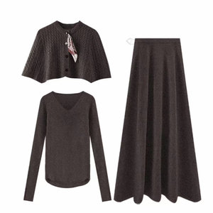 
Maternity wear autumn and winter suit 2025 new silk scarf cloak bottoming sweater skirt three-piece set to wear during pregnancy