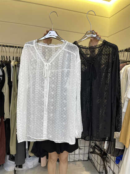 여성을 위한 한국의 우아한 흰색 레이스 셔츠, 긴팔, 슈퍼 요정 곰팡이 레이스 브이넥 패셔너블한 레이스업 셔츠, 트렌디함