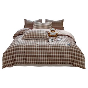 
TeenieWeenie American college gray and white plaid four-piece quilt cover sheet, fitted sheet, bear embroidery kit