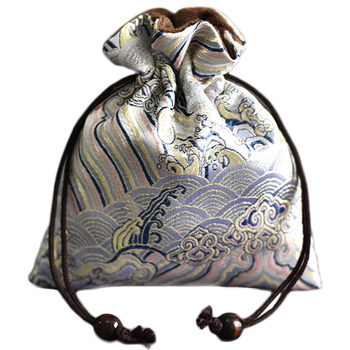 Handmade embroidery double -layer cotton and natto jewelry bag
