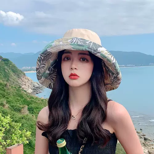 Шляпа с черной рыбой шляп