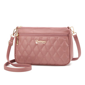 
New fashion diamond crossbody bag for women in middle-aged women's large capacity shoulder bag for women with multiple compartments
