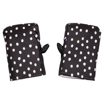 Electric vehicle motorcycle windshield with velvet and thickening to keep warm