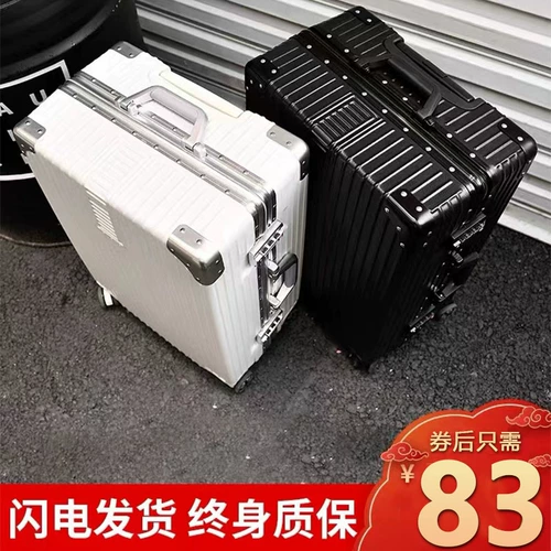 Трендовый модный вместительный и большой чемодан