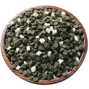 Cat brother frozen dried cat food homemade natural food into a cat and kitten.
