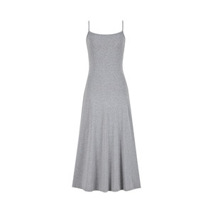 
MosesQueen's elegant suspender dress has a slim waist and a slim A-line skirt.