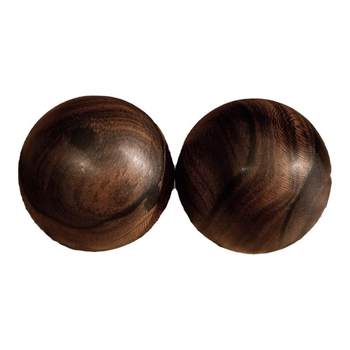 
Nha Trang Chinan agarwood health ball player holding fitness ball handball old man massage handball handball player turning ball playing ball